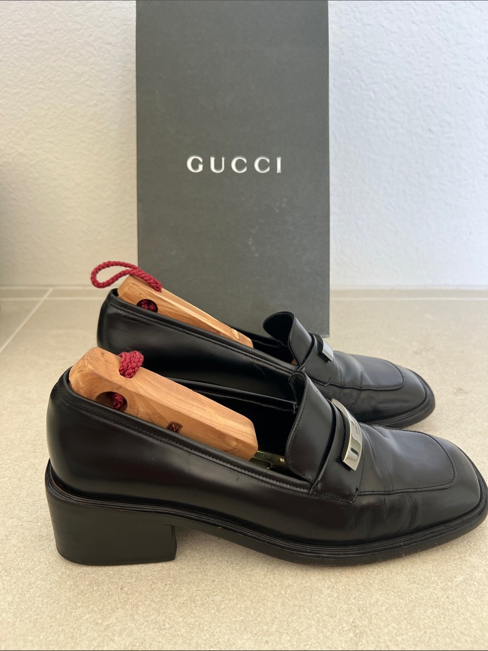 Gucci Vintage Black Women’s Loafers - Picture 2 of 7